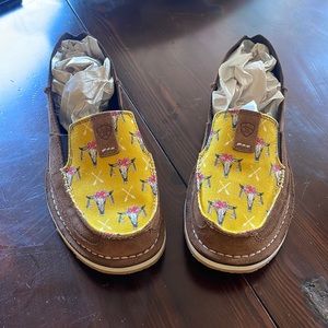Ariat Womens Steers and Arrows Cruiser Shoes • Size 10